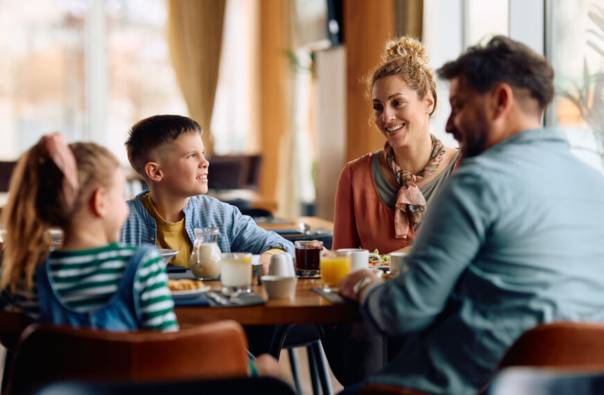 Deze vaak genegeerde etiquette-regel zou nooit aan het begin van een maaltijd moeten worden uitgesproken